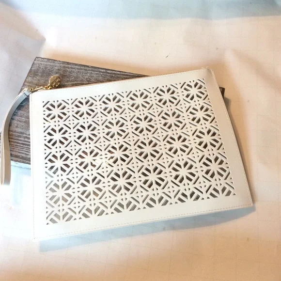 Tory Burch White PVC Cutout Clutch/Wristlet - Picture 4 of 7